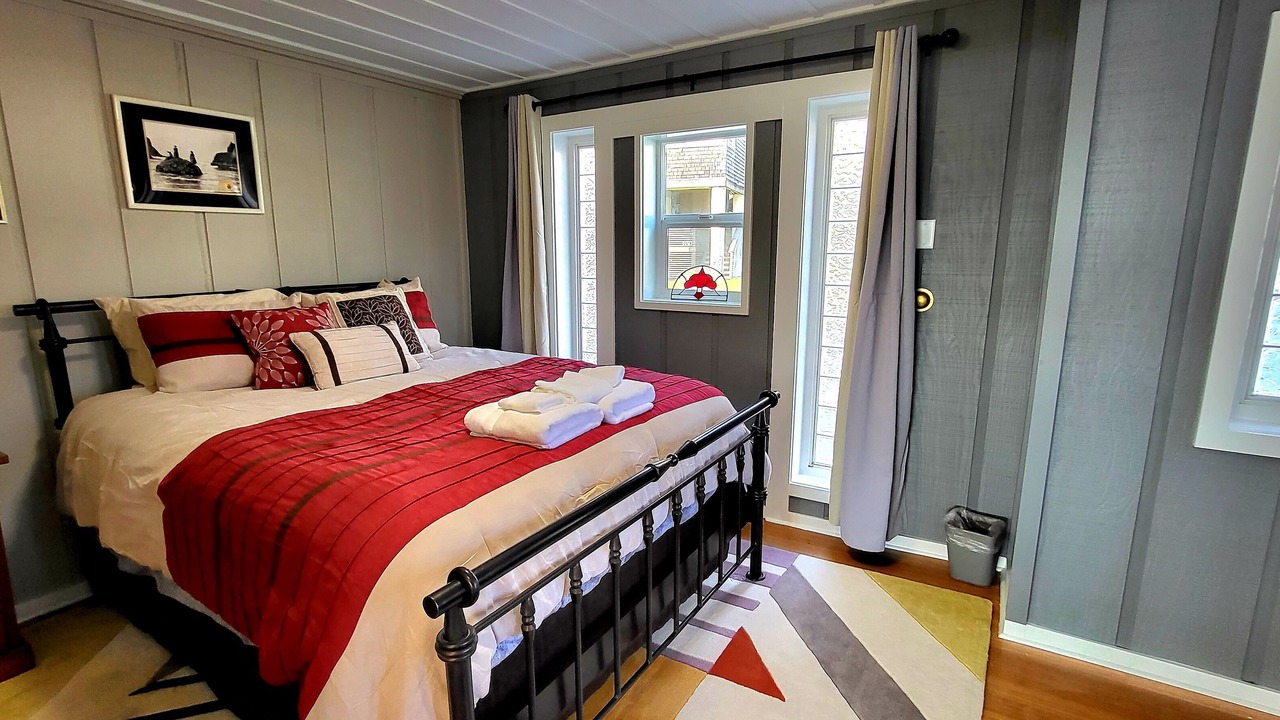 Photo of Bedroom in Netarts