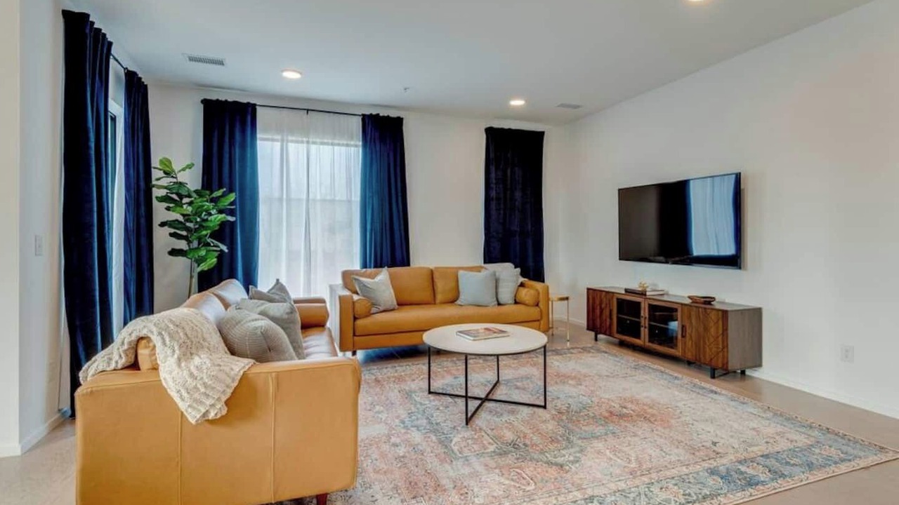 Photo of Livingroom in North Capitol