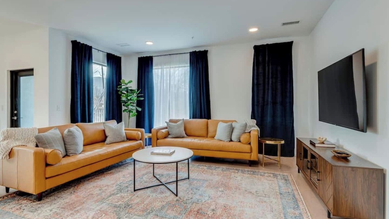 Photo of Livingroom in North Capitol