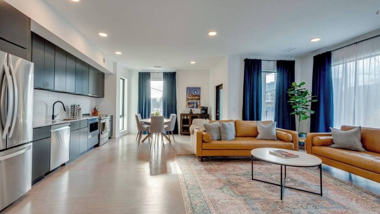 Photo of Livingroom in North Capitol