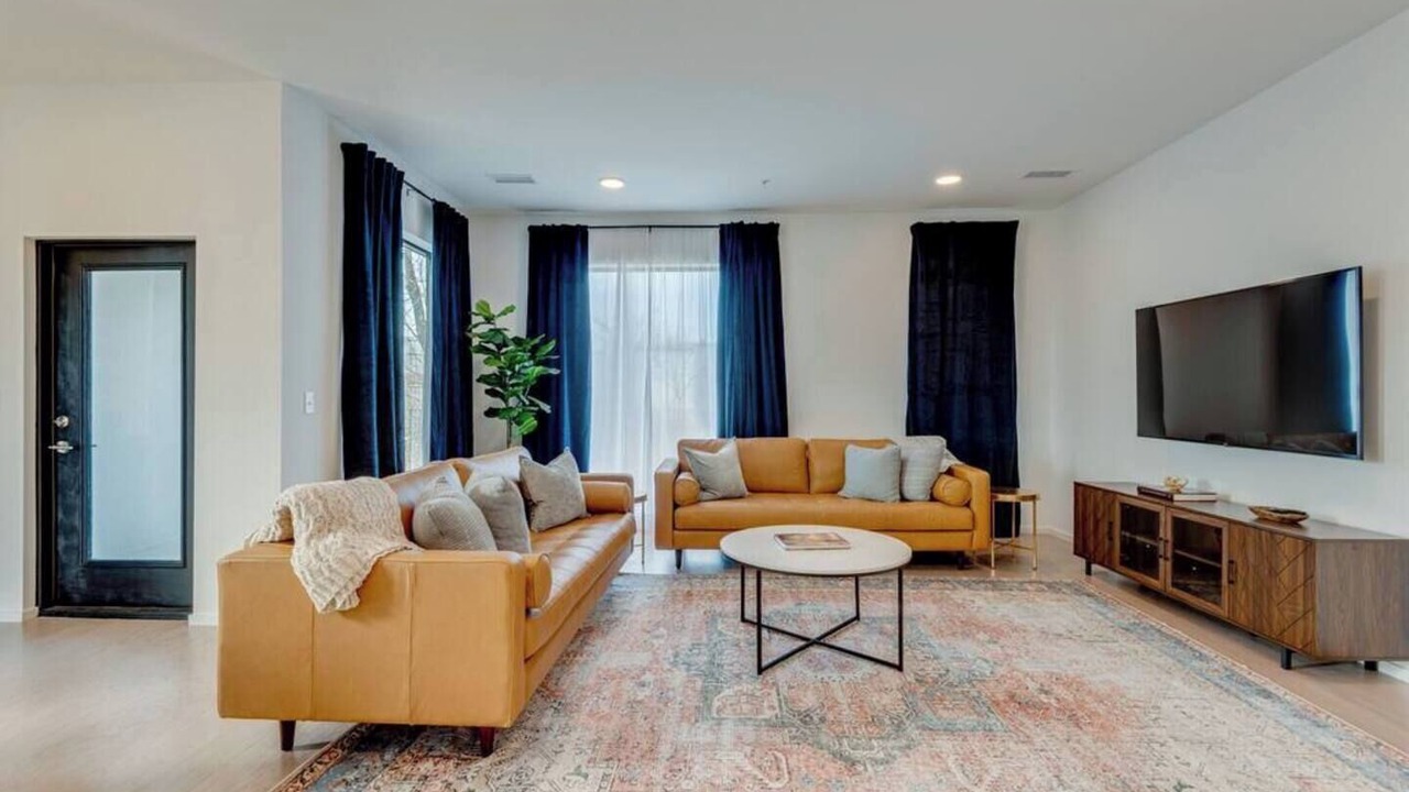 Photo of Livingroom in North Capitol