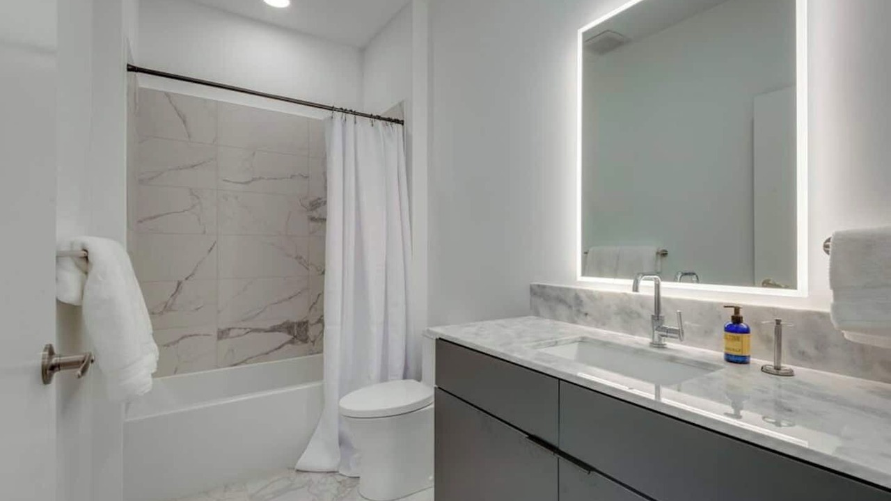 Photo of Bathroom in North Capitol