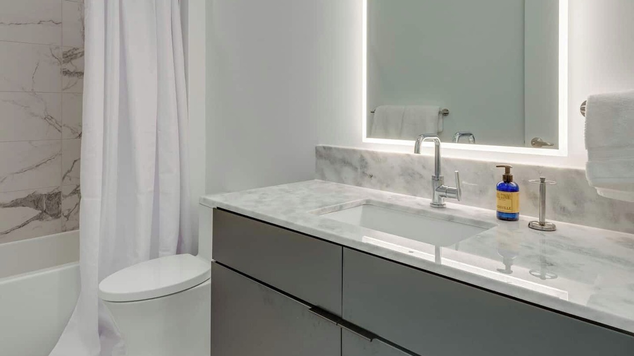 Photo of Bathroom in North Capitol