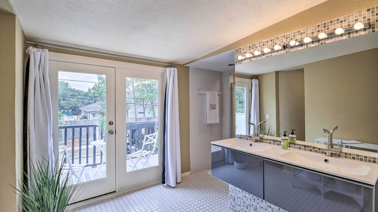 Photo of Bathroom in Neartown
