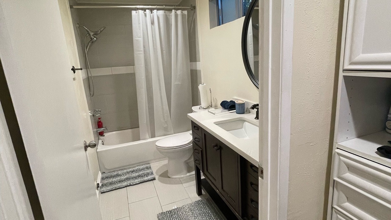 Photo of Bathroom in Tarzana