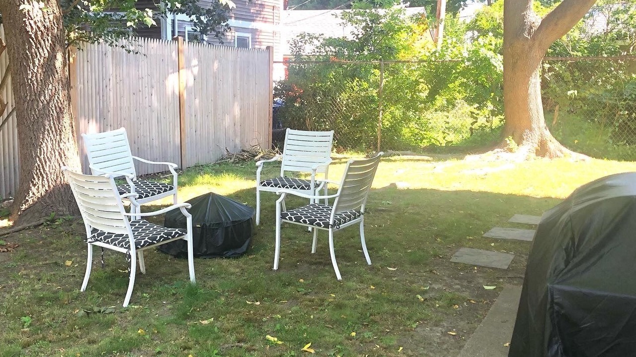 Photo of Outdoor in Off Broadway
