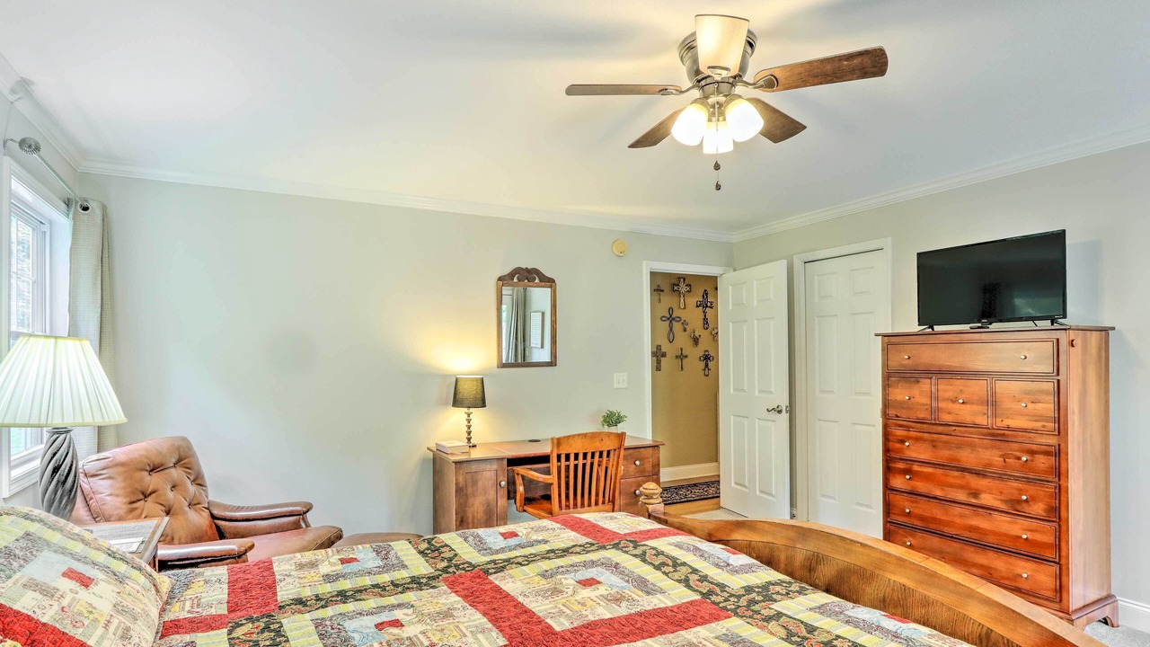 Photo of Bedroom in Hayesville