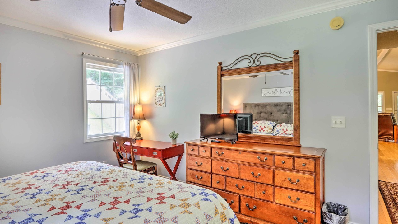 Photo of Bedroom in Hayesville
