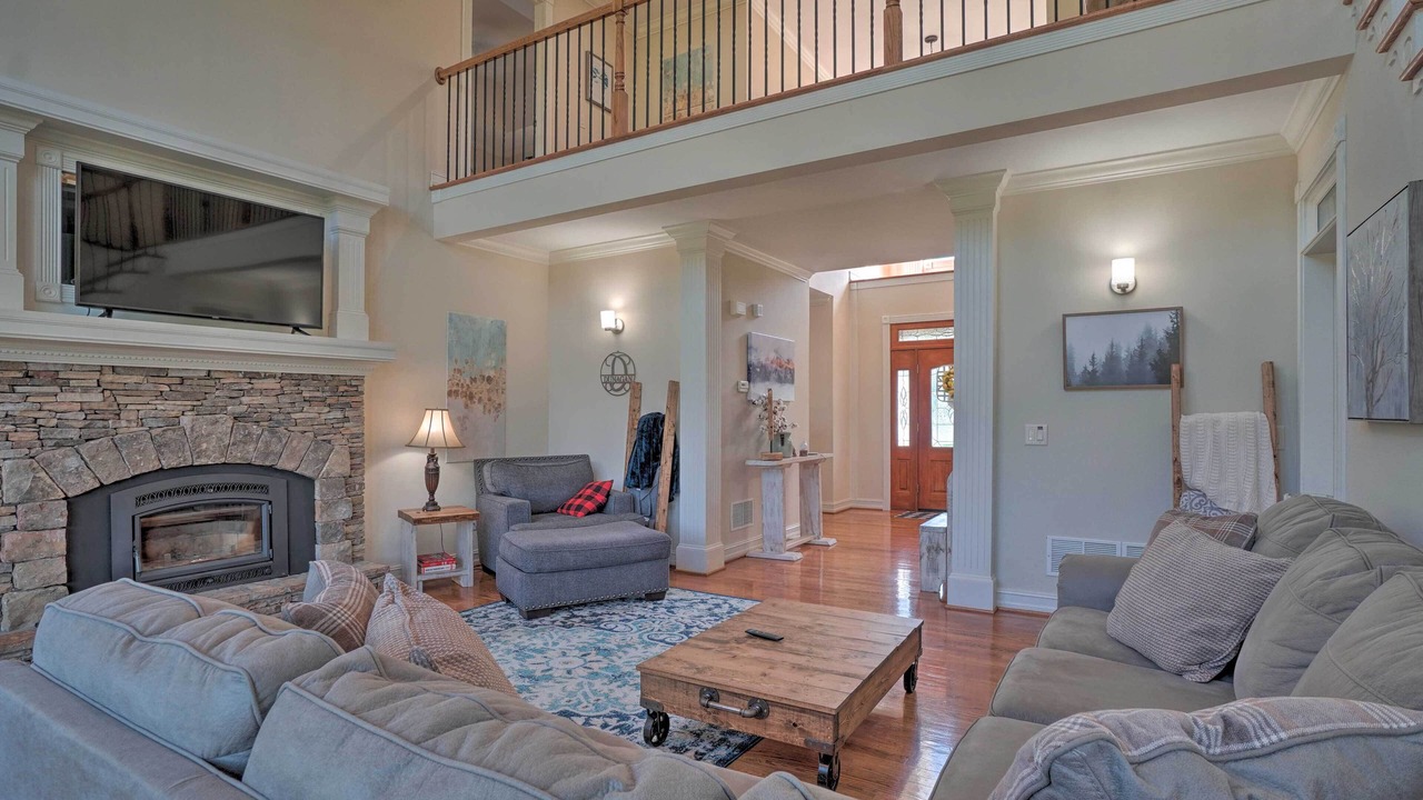 Photo of Livingroom in Hiawassee