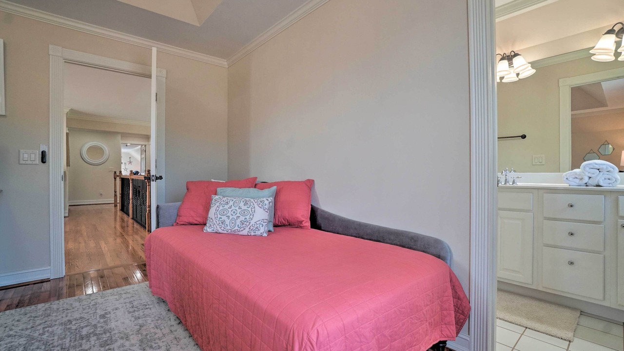 Photo of Bedroom in Hiawassee