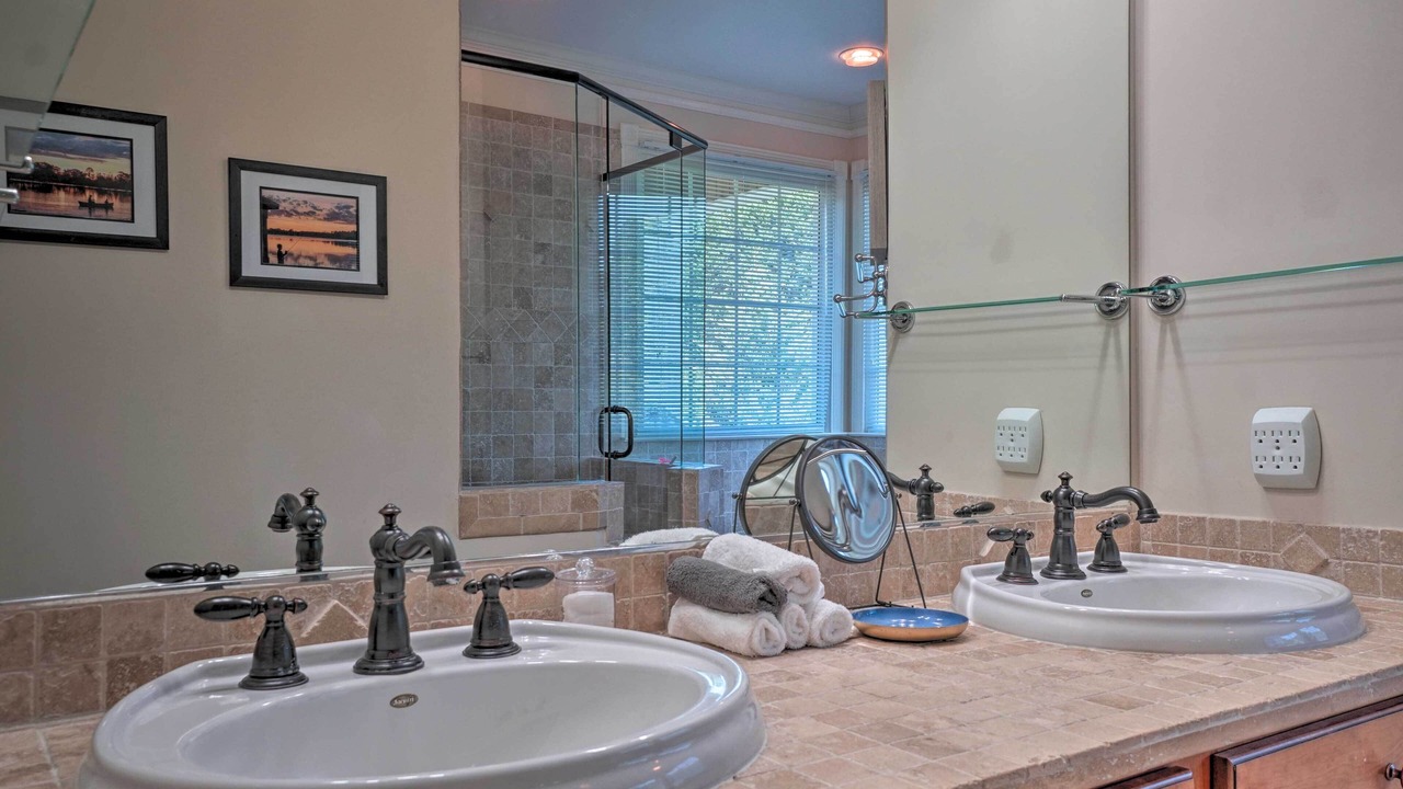 Photo of Bathroom in Hiawassee