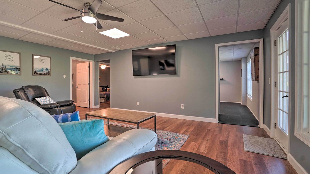 Photo of Livingroom in Hiawassee