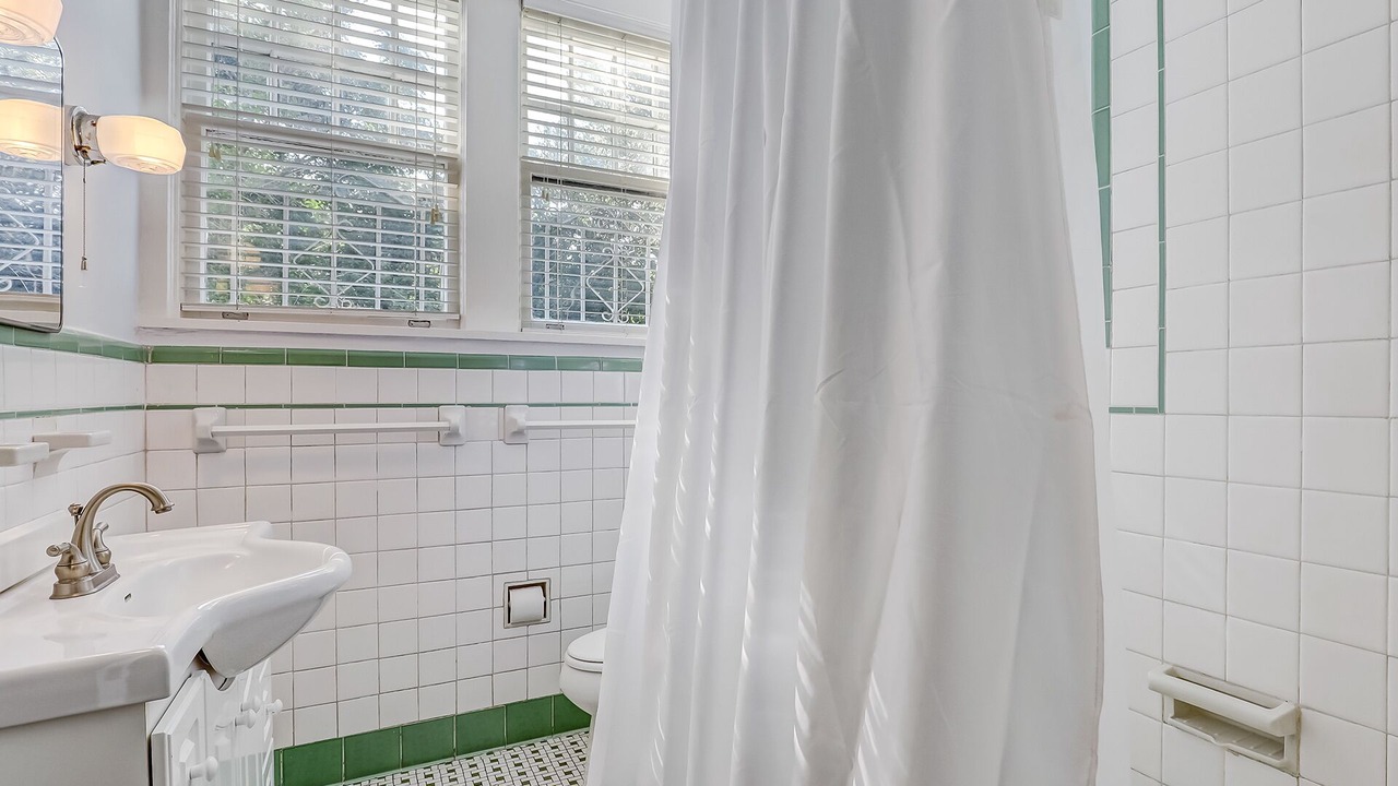 Photo of Bathroom in Thomas Square