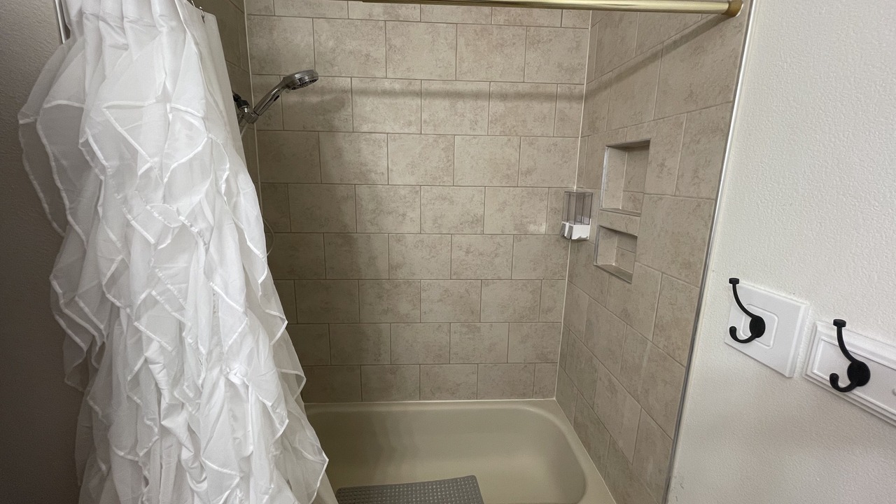 Photo of Bathroom in Bayshore - Klatt