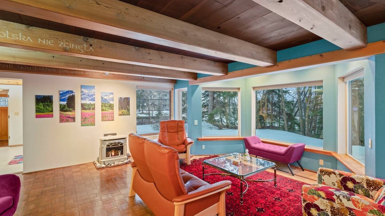 Photo of Livingroom in Fairview