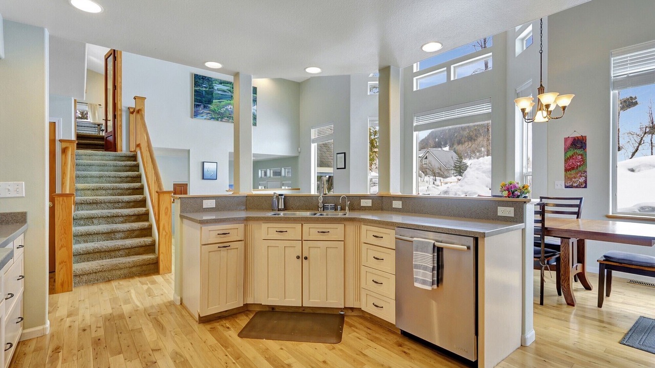 Photo of Kitchen in Alyeska