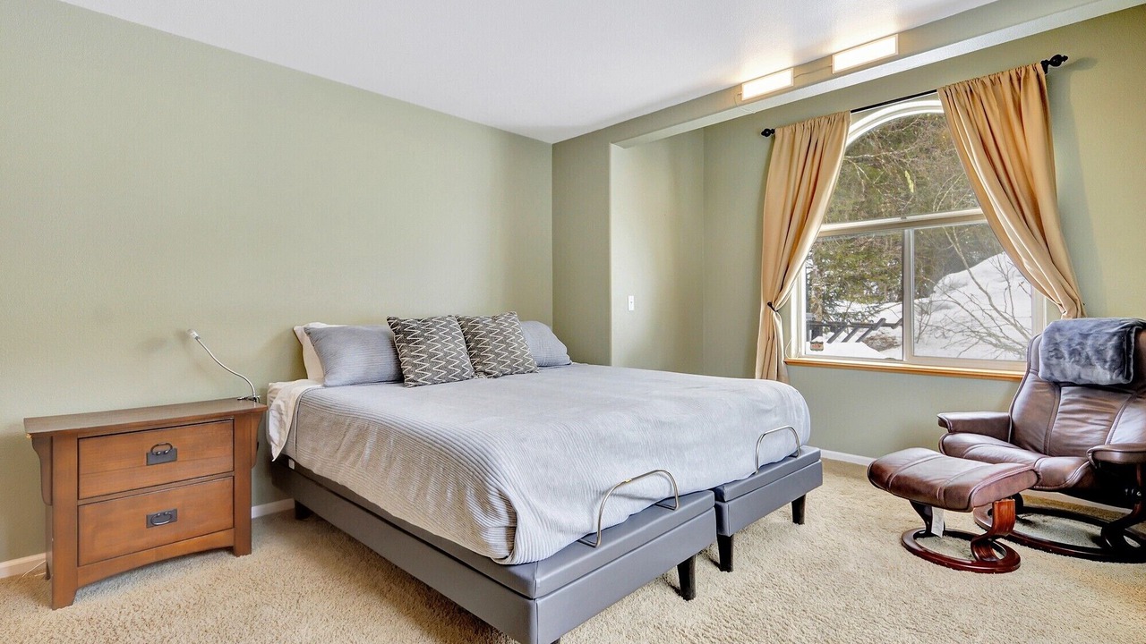 Photo of Bedroom in Alyeska