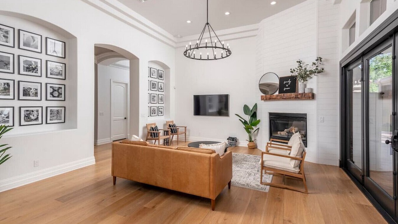 Photo of Livingroom in Paradise Valley Village