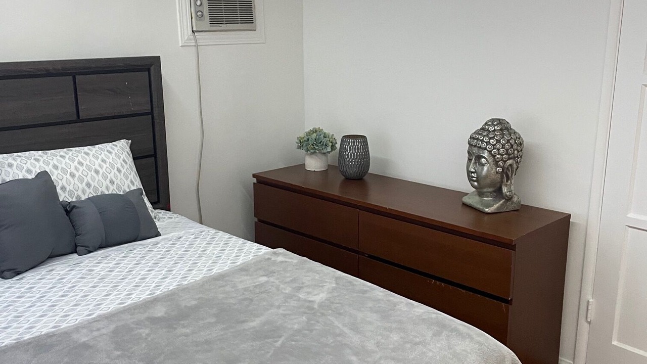 Photo of Bedroom in Lake Balboa