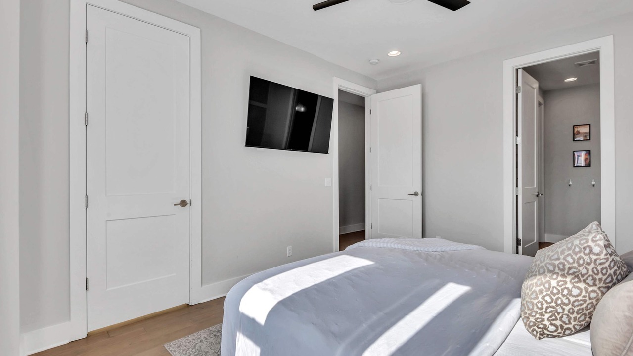 Photo of Bedroom in Hadley - Washington