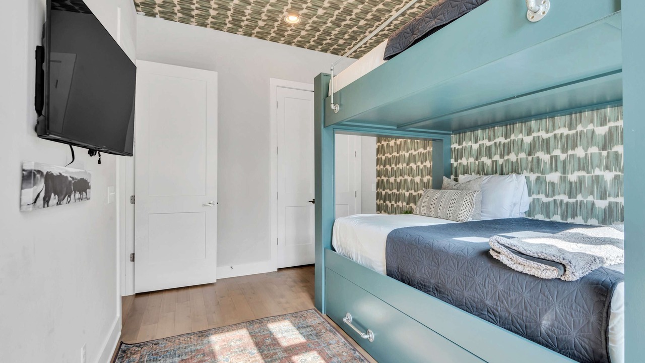 Photo of Bedroom in Hadley - Washington