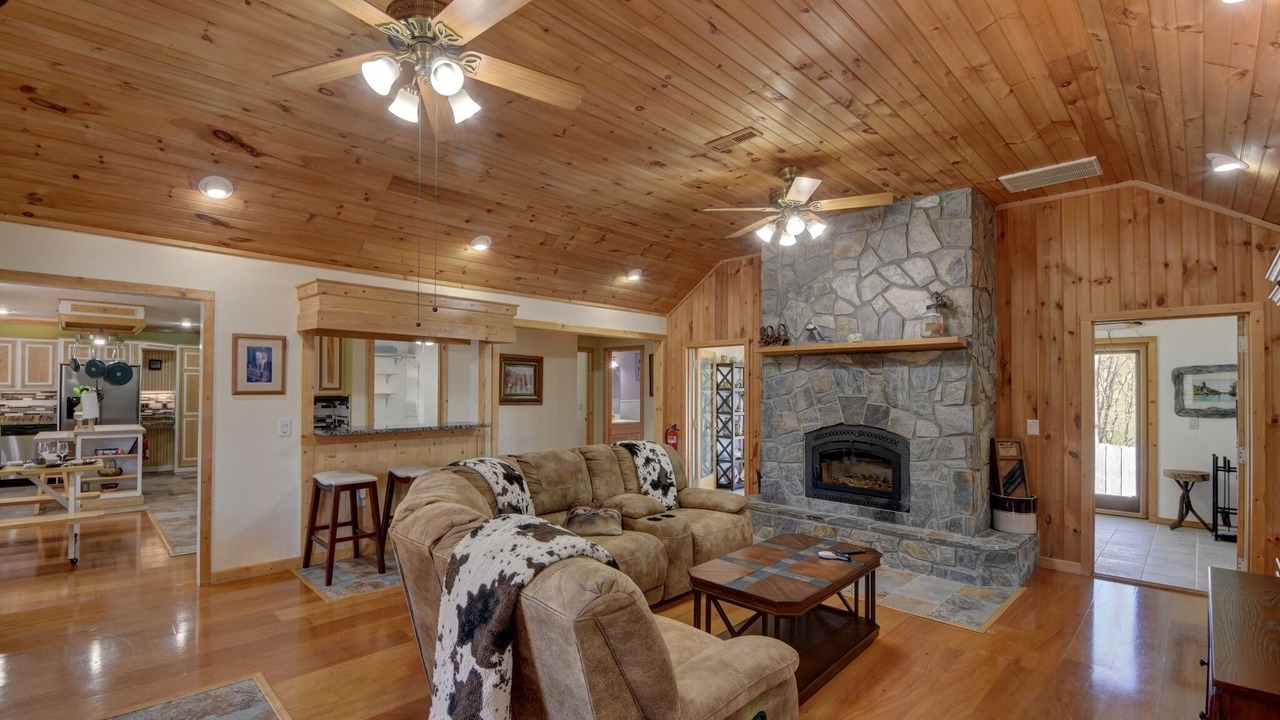 Photo of Livingroom in Hayesville