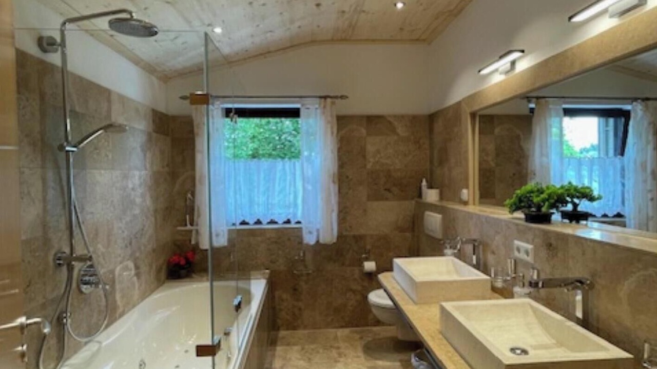Photo of Bathroom in Hochbuch