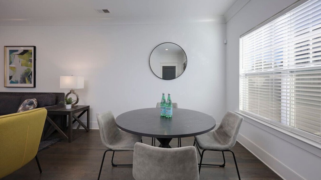 Photo of Livingroom in Charlotte Park