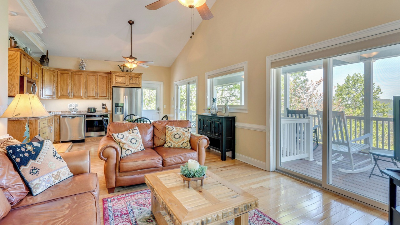 Photo of Livingroom in Hiawassee