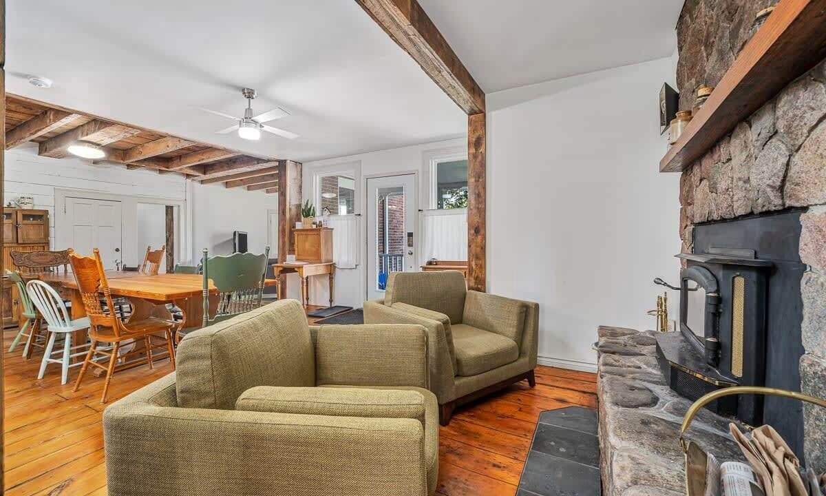 Photo of Livingroom in Picton