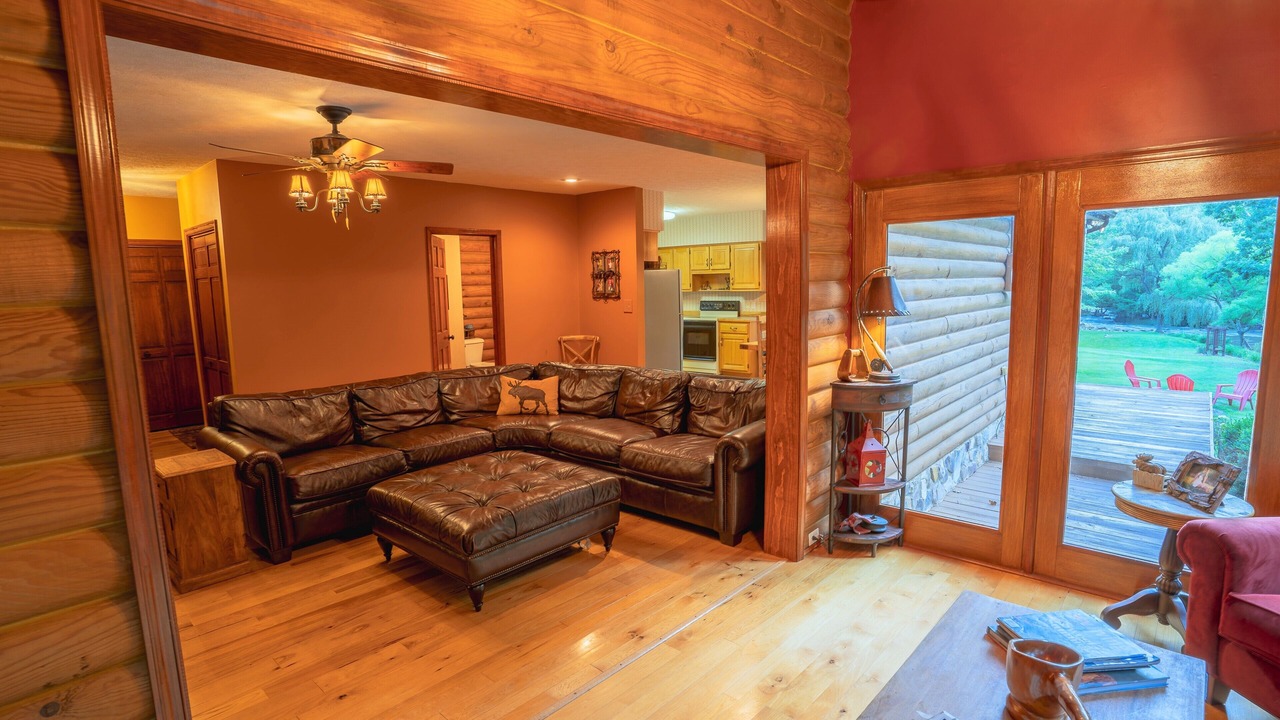 Photo of Livingroom in Goldbond