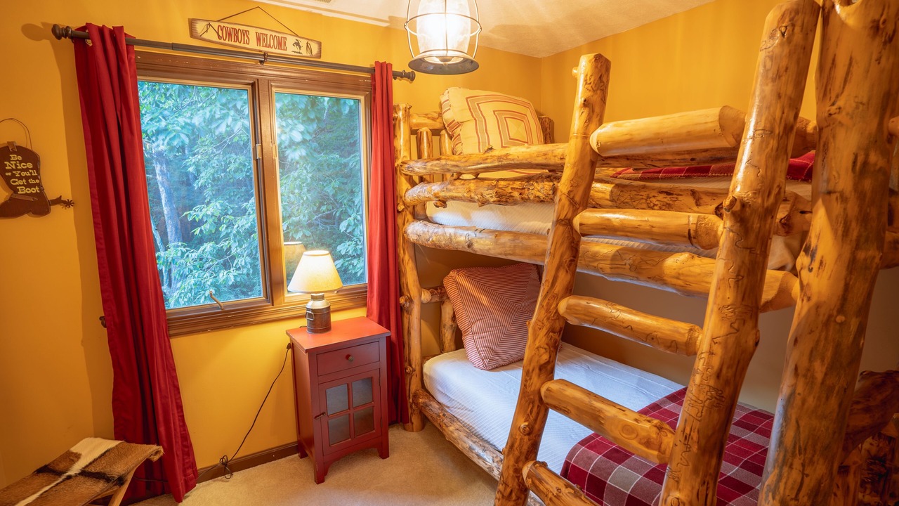 Photo of Bedroom in Goldbond