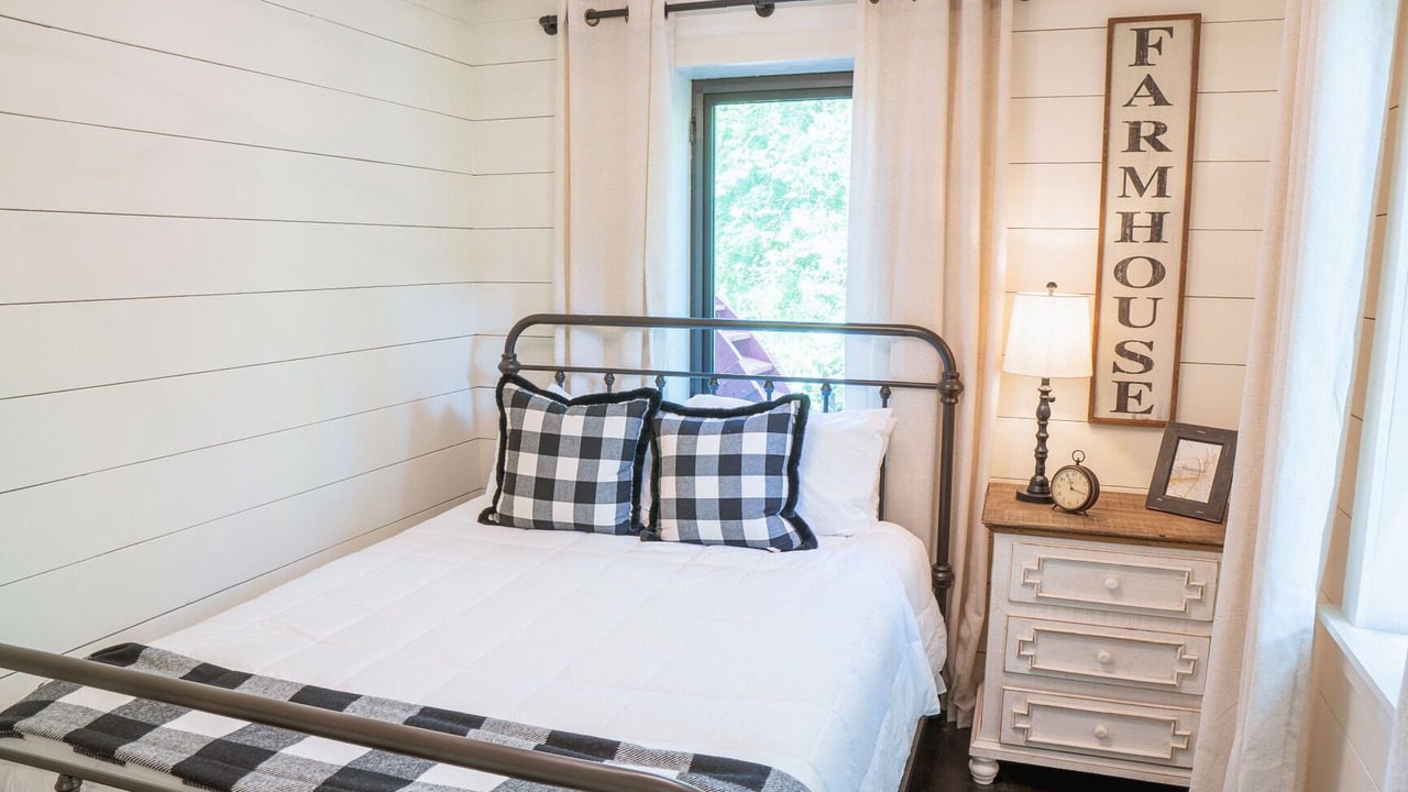 Photo of Bedroom in Goldbond