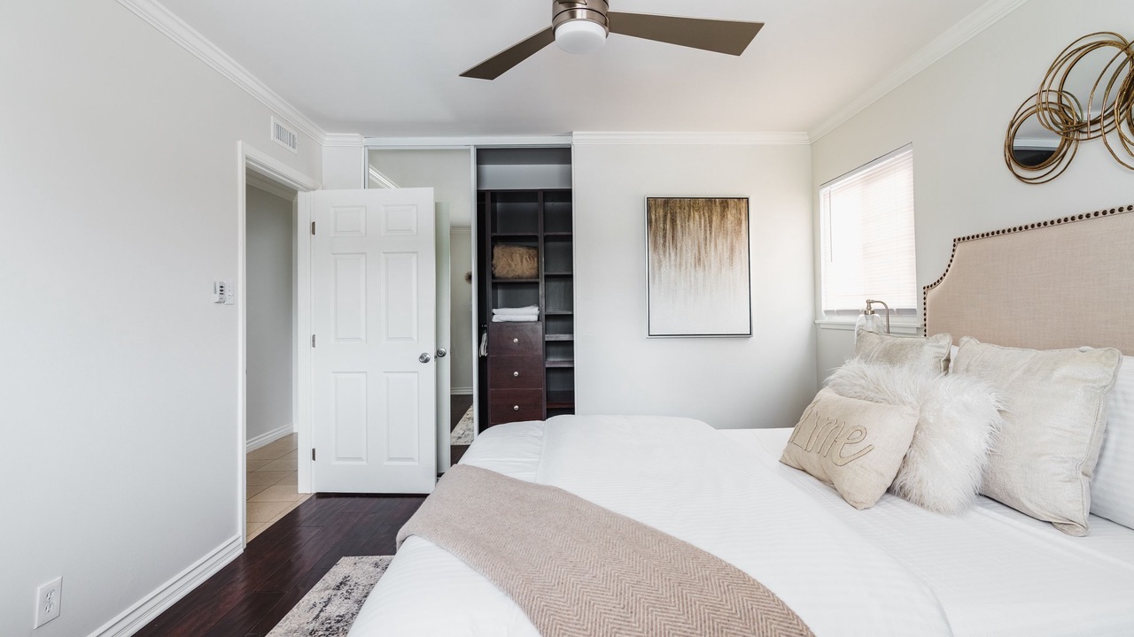 Photo of Bedroom in Lake Balboa
