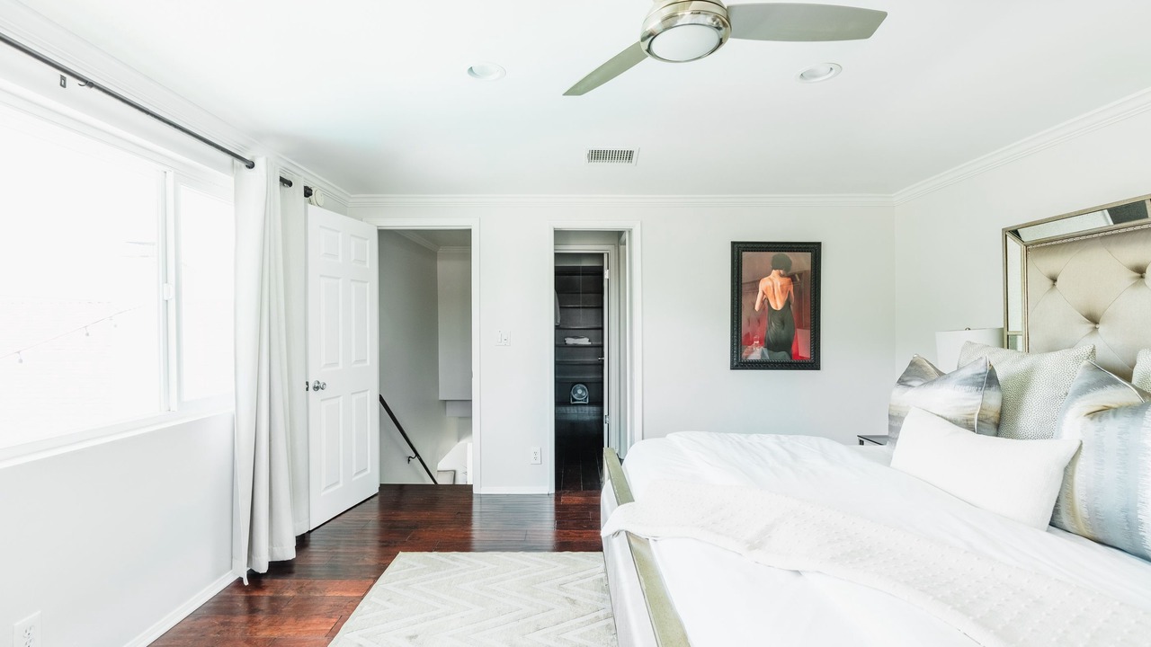 Photo of Bedroom in Lake Balboa