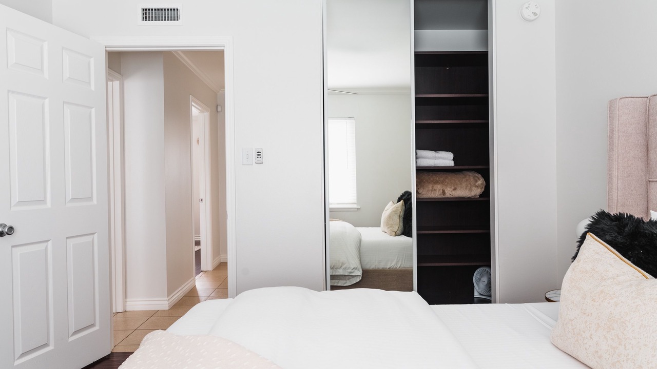Photo of Bedroom in Lake Balboa