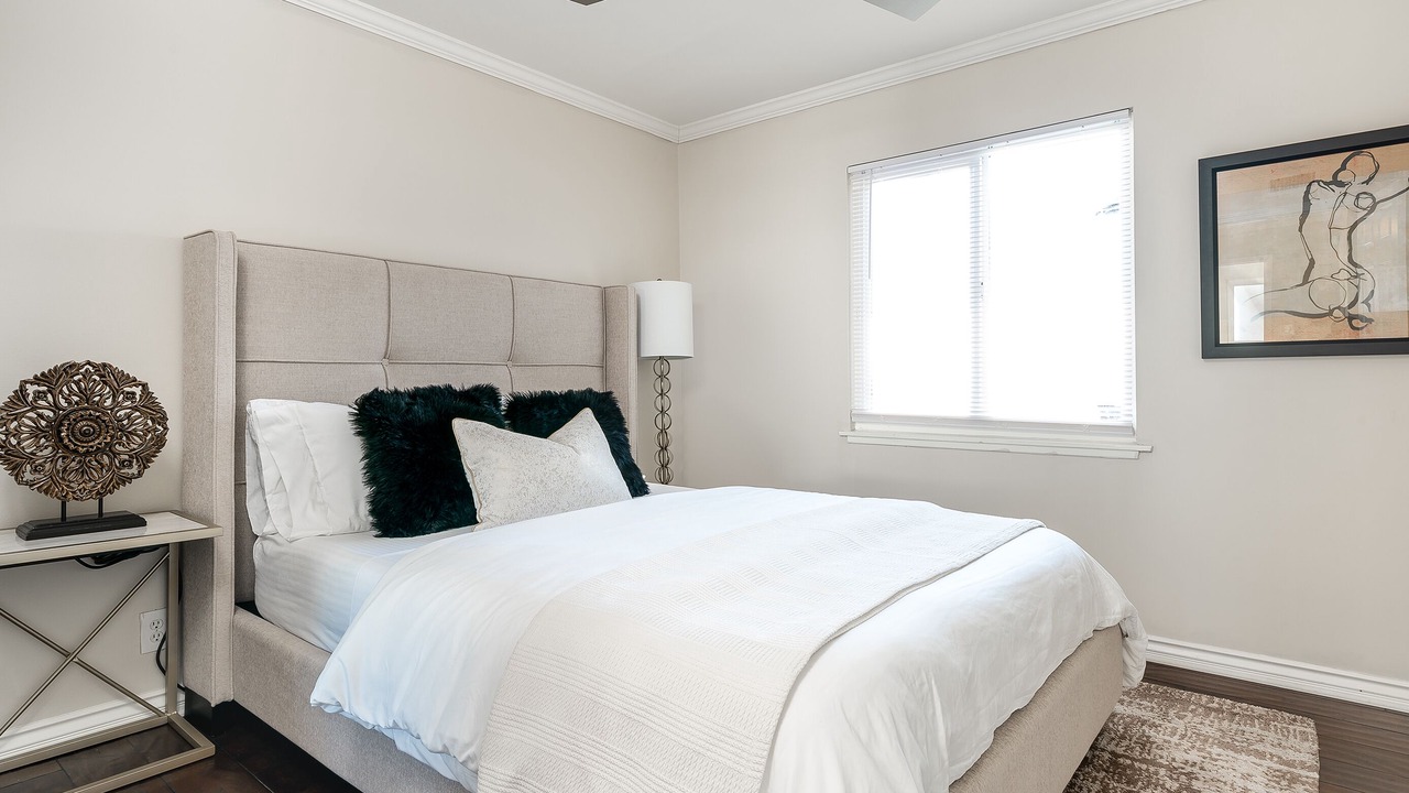 Photo of Bedroom in Lake Balboa