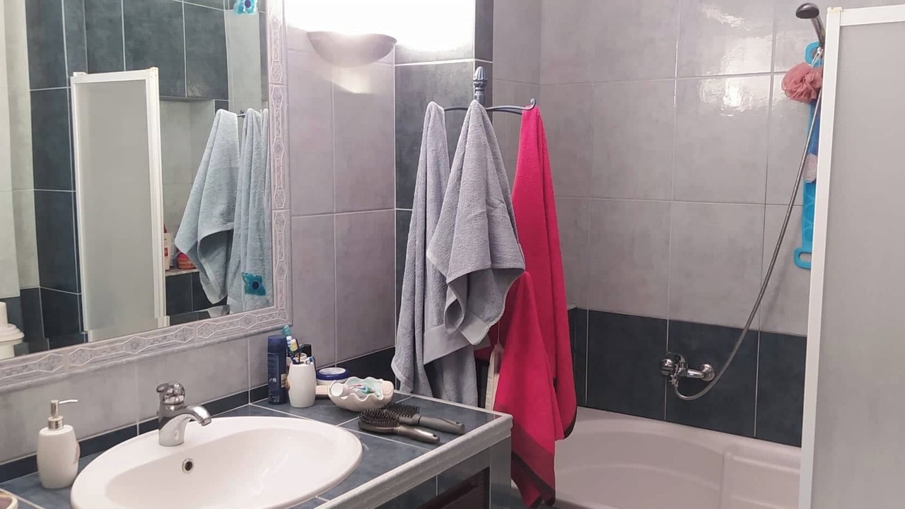 Photo of Bathroom in Drama