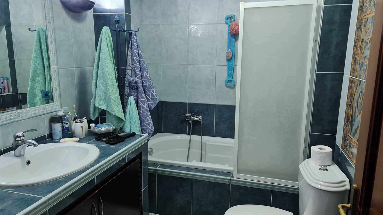 Photo of Bathroom in Drama