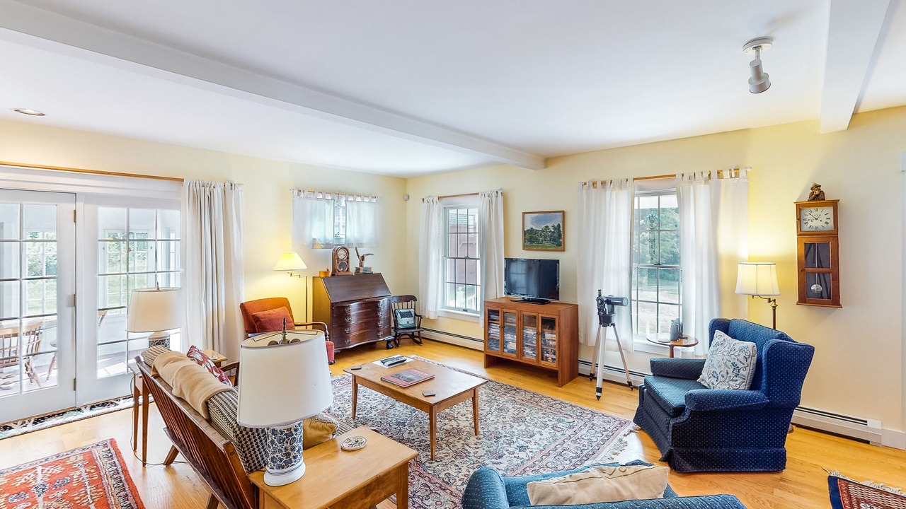 Photo of Livingroom in South Londonderry