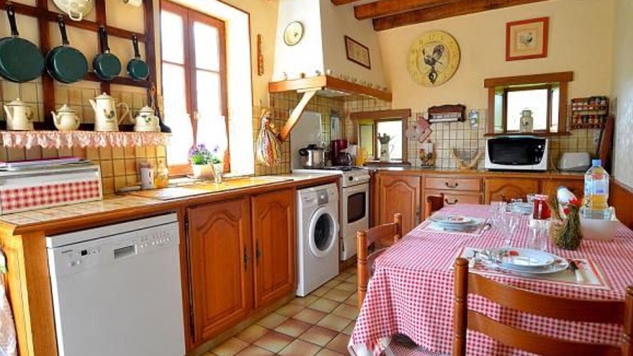 Photo of Kitchen in Saint-Calez-en-Saosnois