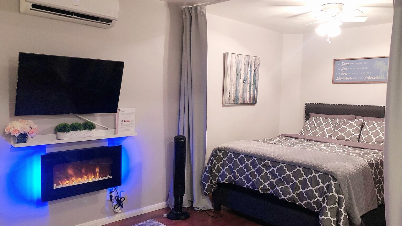 Photo of Bedroom in Lake Balboa