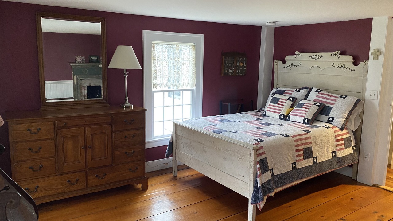 Photo of Bedroom in Saunderstown