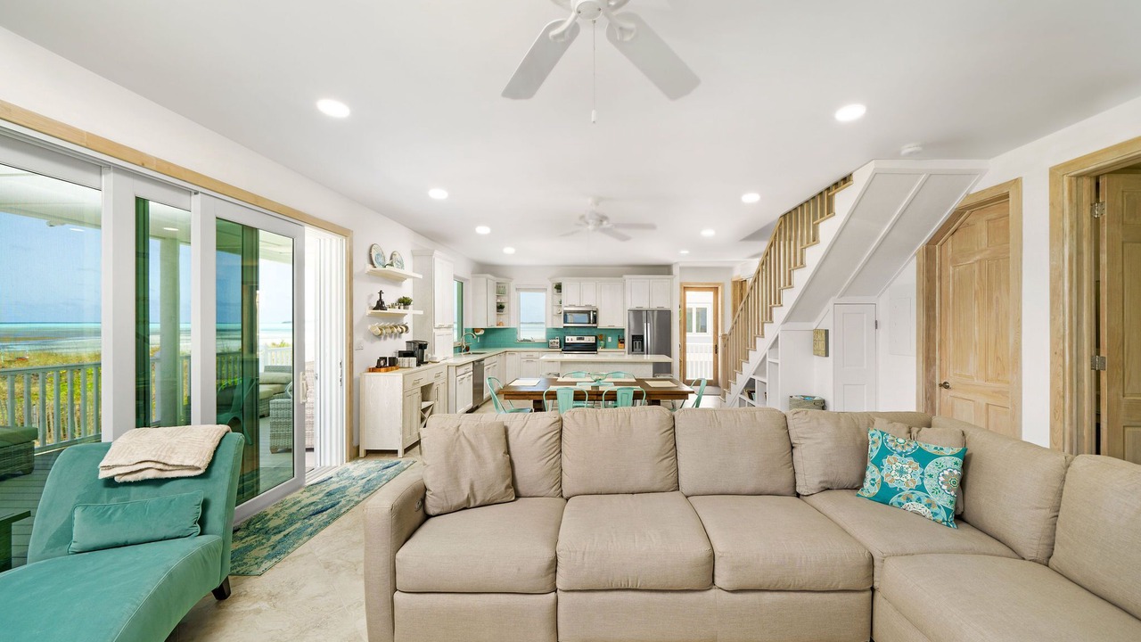 Photo of Livingroom in Spanish Wells