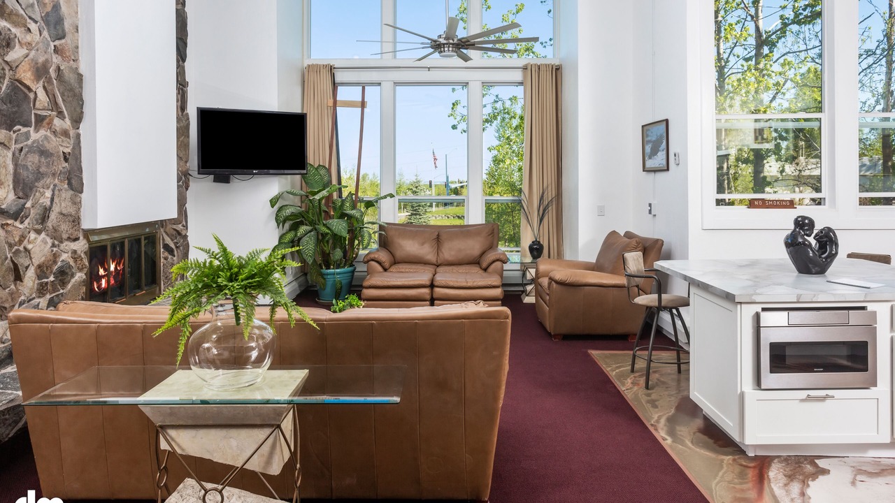 Photo of Livingroom in Huffman - O' Malley