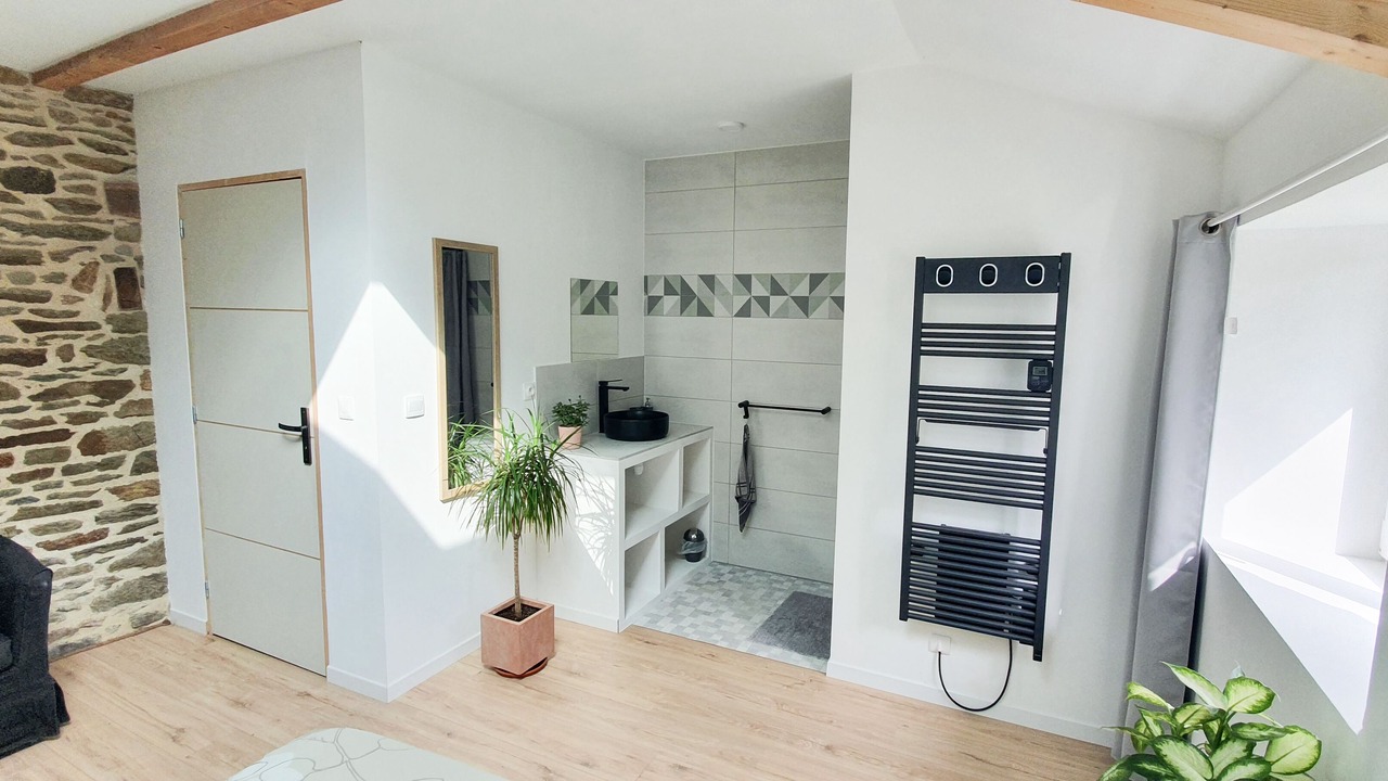 Photo of Bathroom in La Croix-Hellean