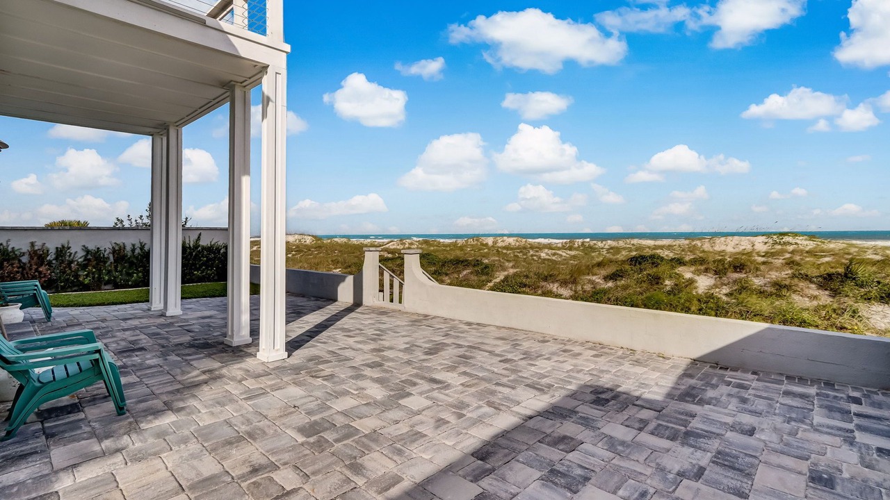 Photo of Patio Balcony in American Beach