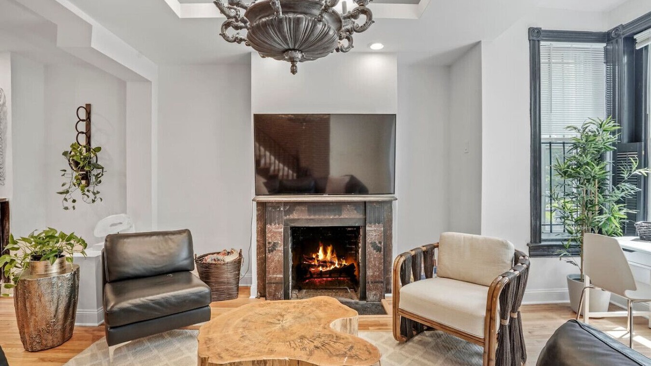 Photo of Livingroom in Truxton Circle