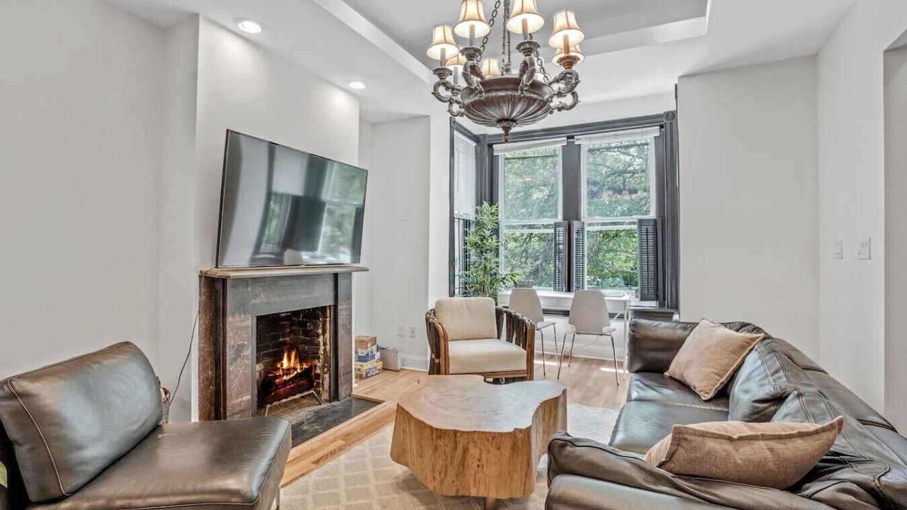 Photo of Livingroom in Truxton Circle