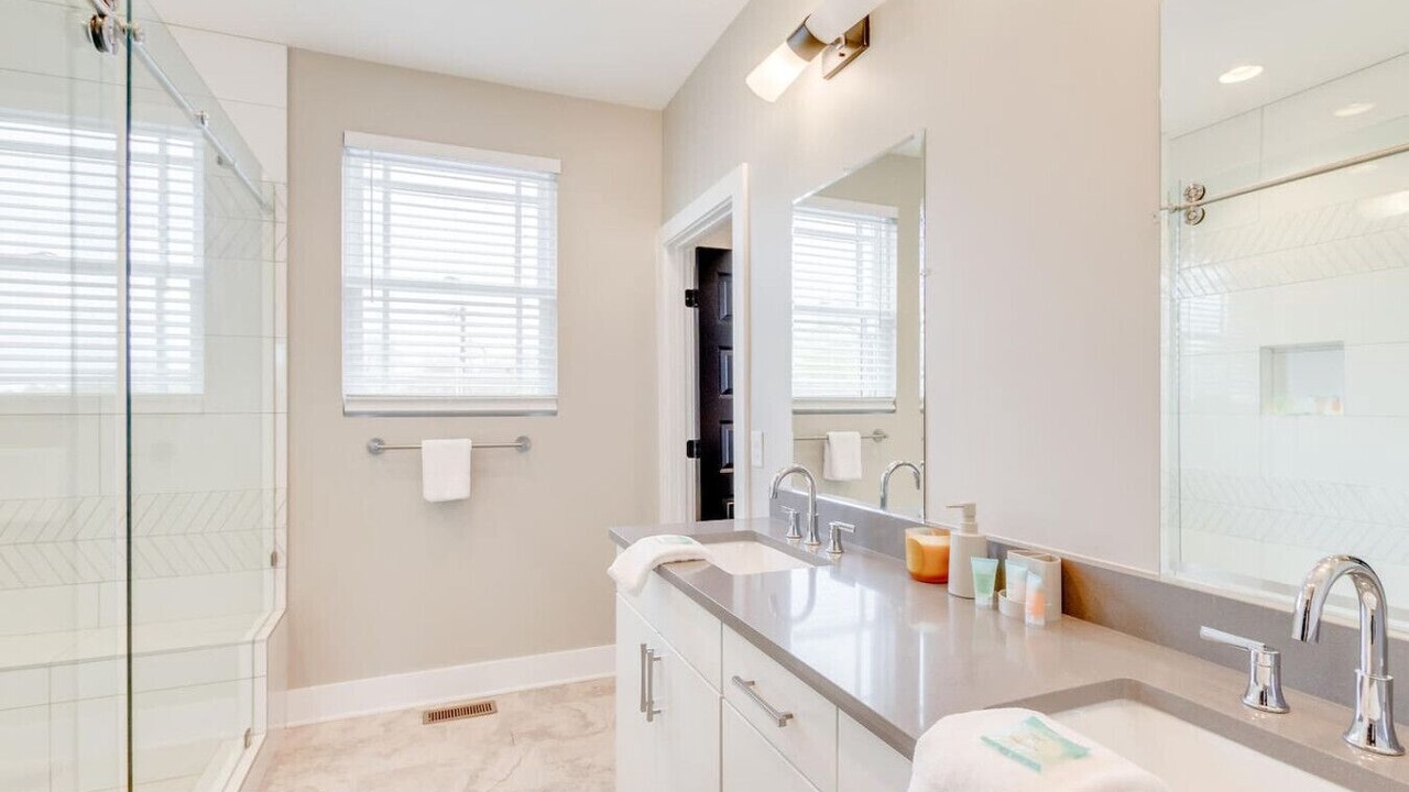 Photo of Bathroom in Hadley - Washington